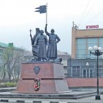 Памятник основателям города.